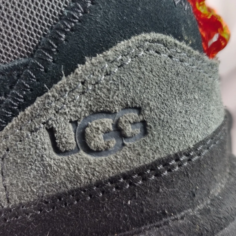 ugg highland hi heritage sneaker Boots  Youth Size 5.5